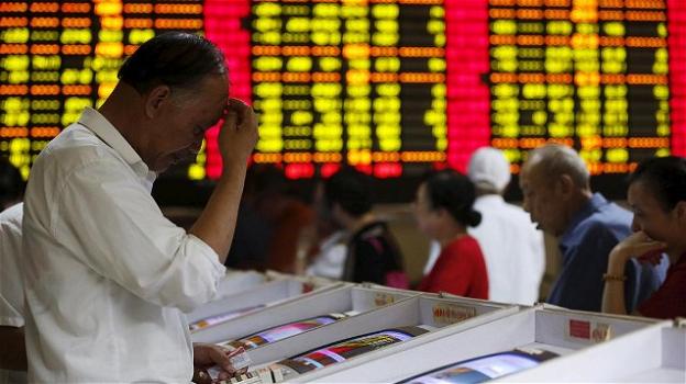 Crollo della borsa cinese: in un solo giorno perde più di 3 miliardi