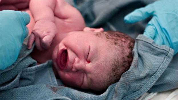 Donna svedese partorisce in seguito al trapianto di utero dalla madre