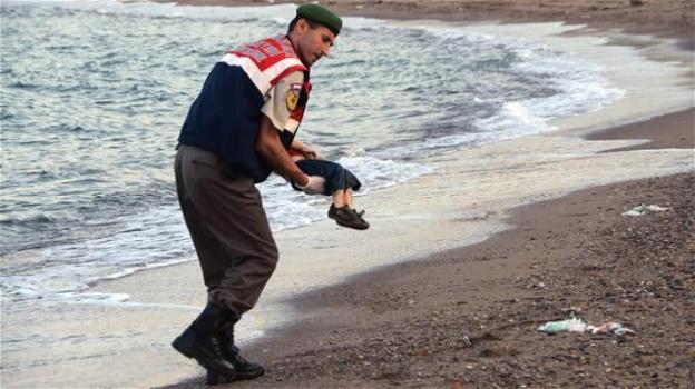 Il bambino siriano annegato, emblema della tragedia migranti