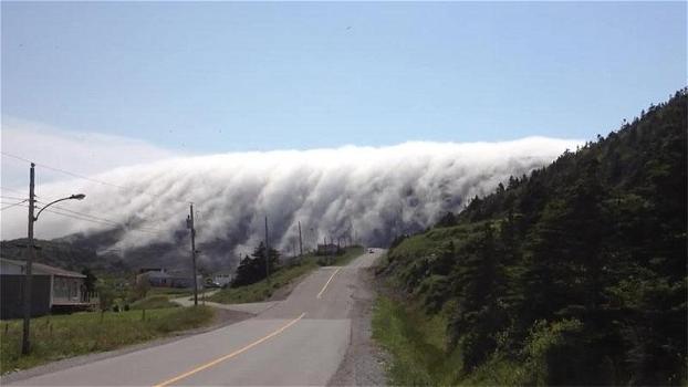 Canada: Ecco un incredibile tsunami di nebbia
