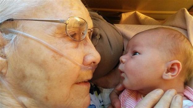 L’incontro tra una nonna di 92 anni e la sua pronipotina è davvero adorabile