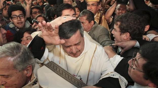 Papa Francesco, polemiche in Cile: "Ha coperto nomina di un pedofilo"