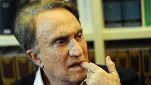 Il declino di Emilio Fede: "Berlusconi? Ora non mi dà più un euro"