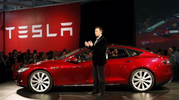 Anche Tesla Motors entra nella bagarre dell’auto a guida automatica