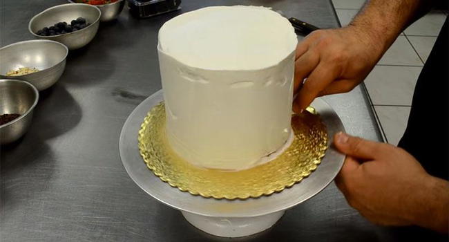 Sembra una torta normale ma provate a tagliarne una fetta