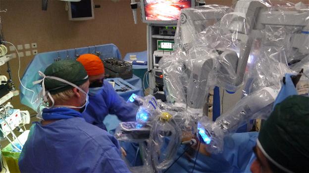 Un robot “flessibile” per operare il tumore al fegato e quello al rene