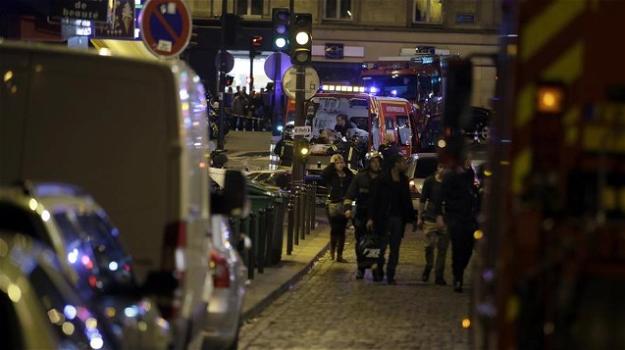Strage a Parigi: 5 terroristi uccisi, ma i morti sono più di 150!