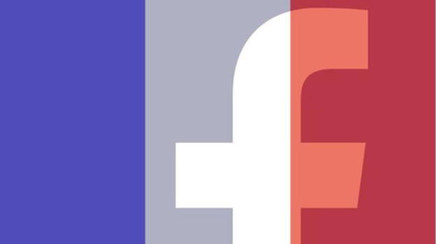 Tragedia a Parigi. I profili Facebook indossano il tricolore francese