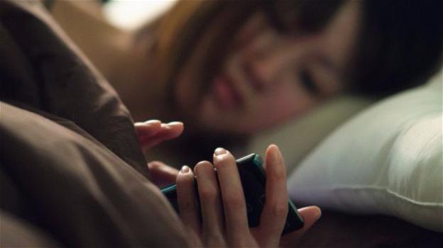 Smartphone e insonnia: “modalità letto” per non disturbare il sonno