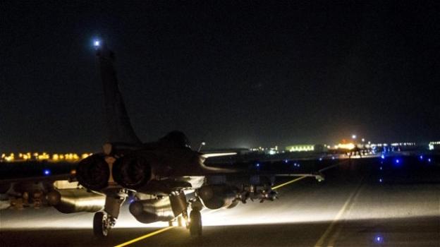 Francia bombarda Siria: ancora raid su Raqqa. E’ Terza Guerra Mondiale?