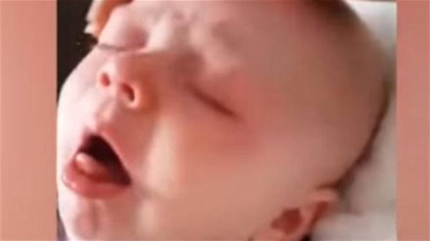 Pubblica il video del figlio con la pertosse: "Vaccinate i vostri figli". Virale in poche ore