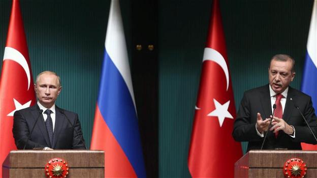 Russia sospende il regime di esenzione del visto con la Turchia