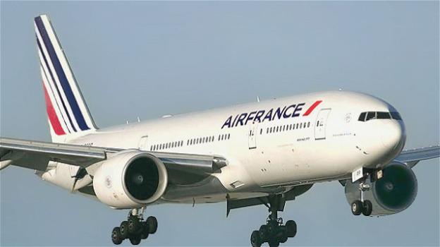 Bomba su aereo francese diretto a Parigi. A bordo 473 persone