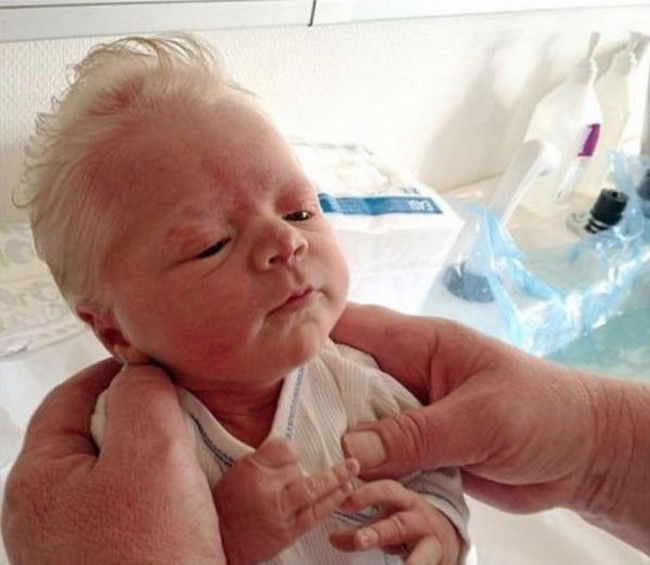 15 neonati che sembrano anziani. Assolutamente adorabili!