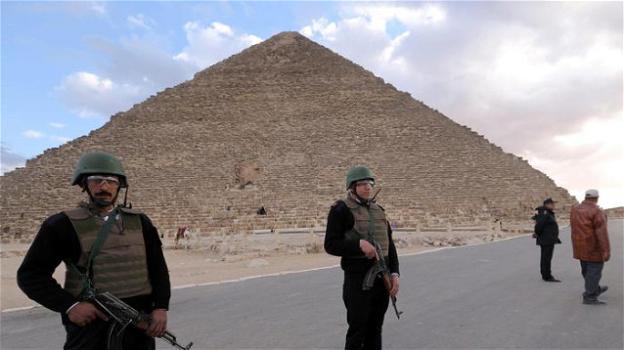 Attacco ad un albergo vicino alle Piramidi di Giza coinvolge turisti