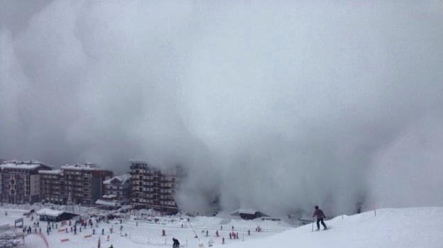 Enorme valanga sfiora Cervinia. Paese avvolto da nube