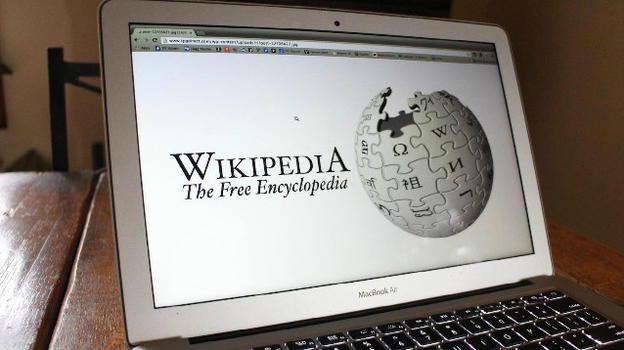 Compie 15 anni Wikipedia, l’enciclopedia online nata da von Hayek