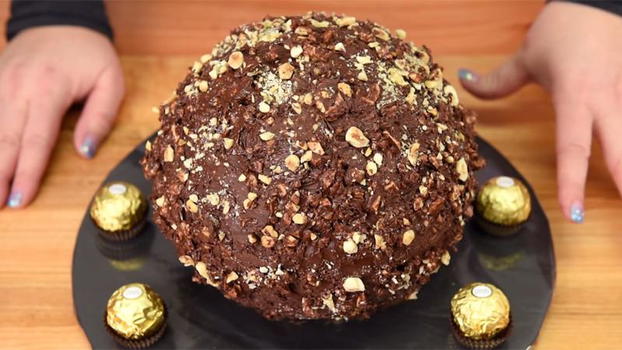 Come realizzare un Ferrero Rocher gigante in pochi step. Golosissimo!