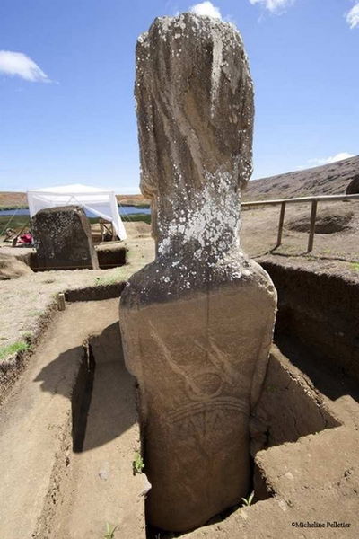 Cosa si nasconde sotto le teste dell'Isola di Pasqua? Uno scavo rivela il segreto