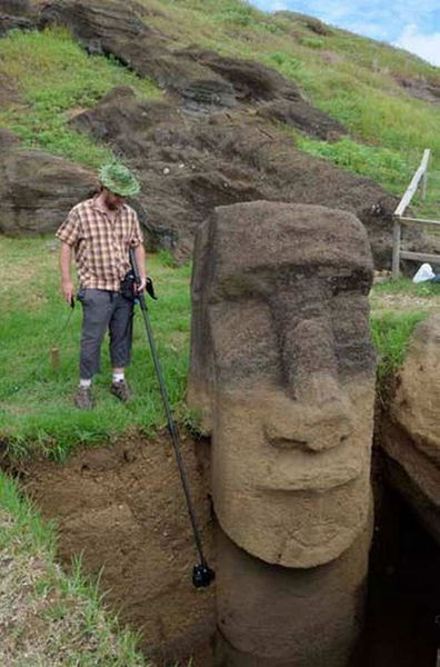 Cosa si nasconde sotto le teste dell'Isola di Pasqua? Uno scavo rivela il segreto