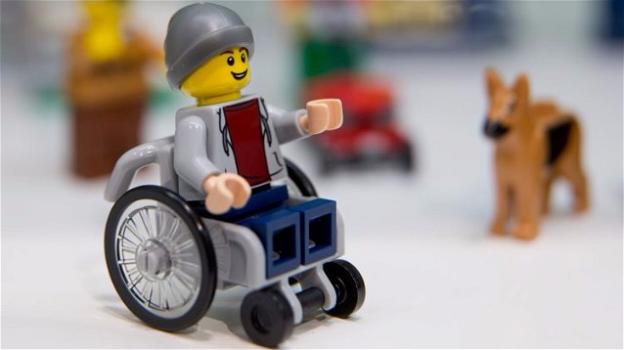 Lego crea il suo primo personaggio di un bambino disabile