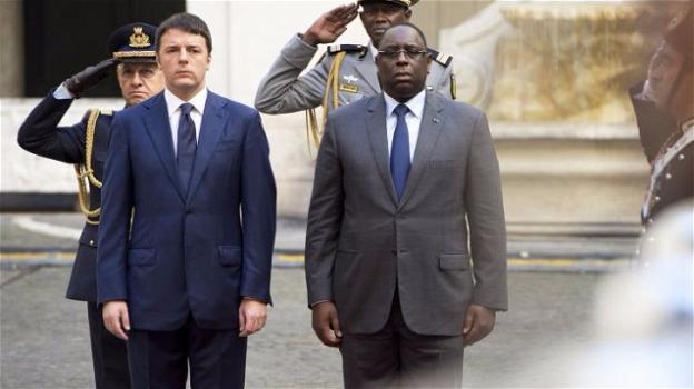 Dal Senegal Renzi torna sulla questione migranti: "Non rinunciamo a salvare vite umane"