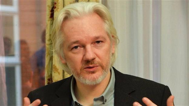 Wikileaks, Assange pronto a consegnarsi se condannato dall’ONU