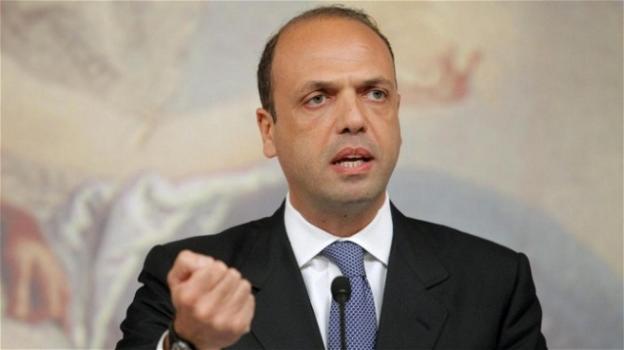 Mafia, proposta di Alfano: "A Napoli intervenga l’esercito"