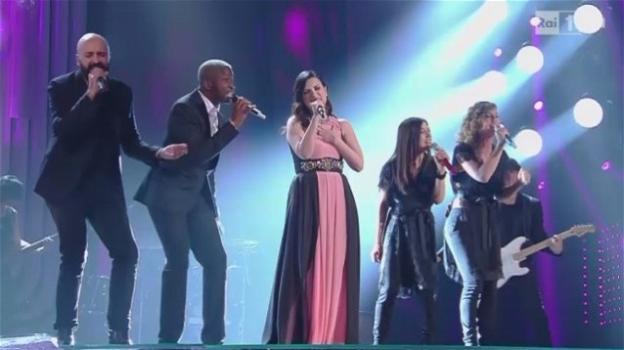 Sanremo 2016: Laura Pausini emoziona tutti. Ma la vera star è Virginia Raffaele