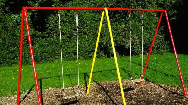 Milano, 35enne afghano trovato impiccato in un parco per bambini