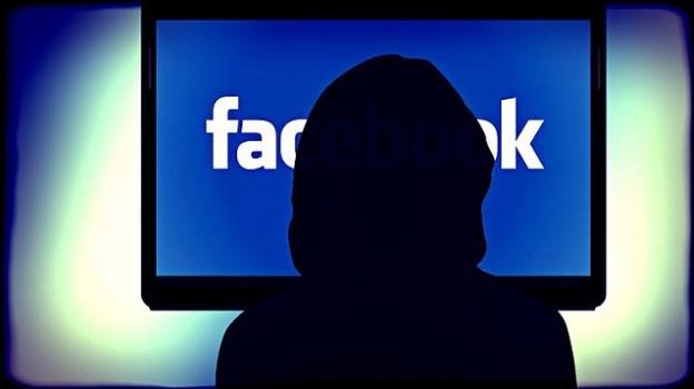 Sfida delle mamme: cosa si cela dietro questa pericolosa catena Facebook