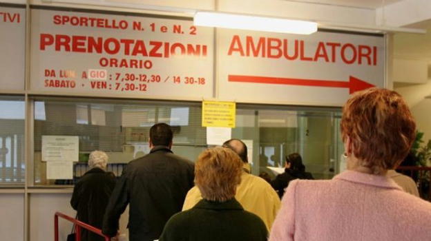 Ricerca shock sulla Sanità: "Liste d’attesa troppo lunghe, 10% rinuncia a curarsi"