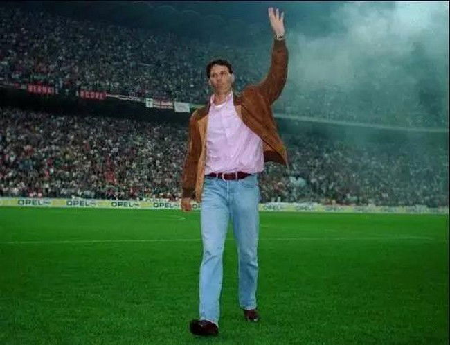 Il Milan di Berlusconi compie 30 anni. Ripercorriamo la sua storia. Quante emozioni!