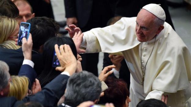 Il Papa si rivolge agli imprenditori: "Troppa precarietà tra i giovani"