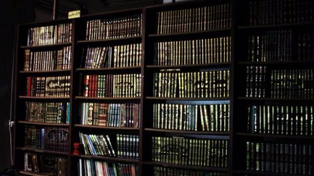 Creata biblioteca con i libri sopravvissuti alla guerra in Siria