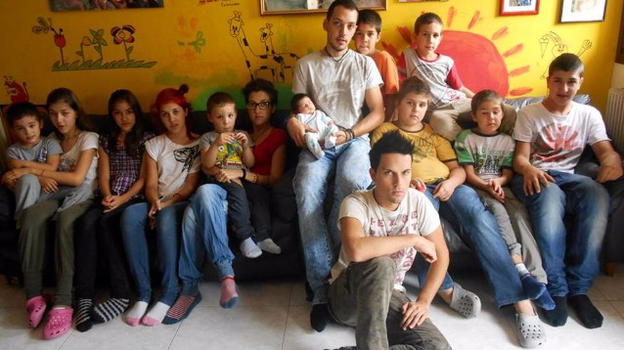Padova: il padre della super-famiglia di 14 persone lascia moglie e figli
