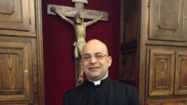 Sacerdote sardo scambia il suo Rolex per del cibo da dare ai poveri