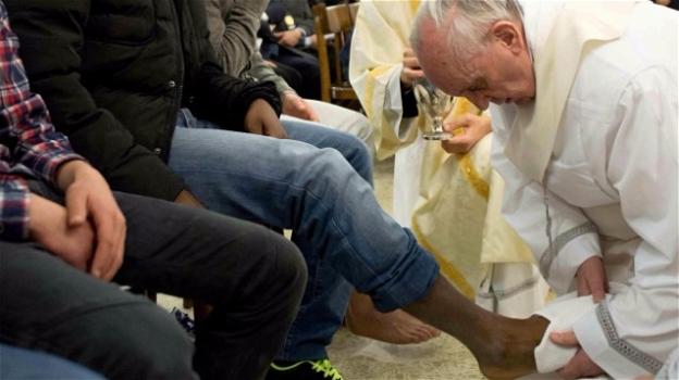 Il Papa celebrerà la lavanda dei piedi con i profughi