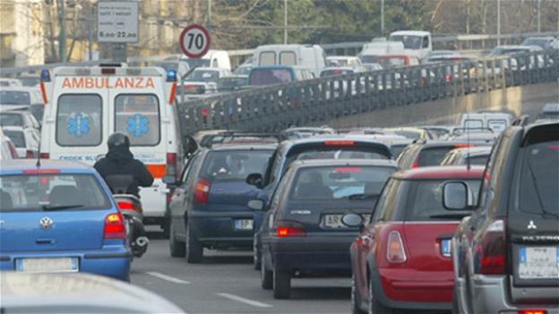 Italia sempre più caotica: a Milano si passano in media 52 ore l’anno nel traffico