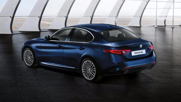 Alfa Romeo Giulia: Al Salone di New York la ruggente 280 CV