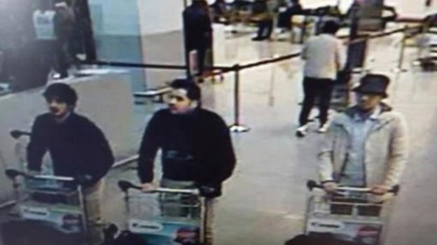 Attentati di Bruxelles: caccia all’uomo con il cappello