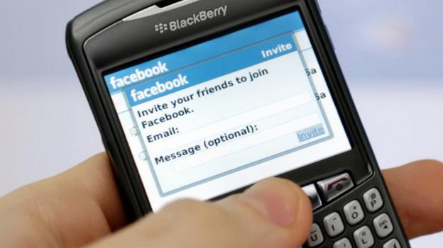 Dopo Whatsapp, anche Facebook fa ciao ciao a Blackberry
