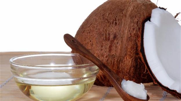 Diminuire macchie e rughe con l’olio di cocco