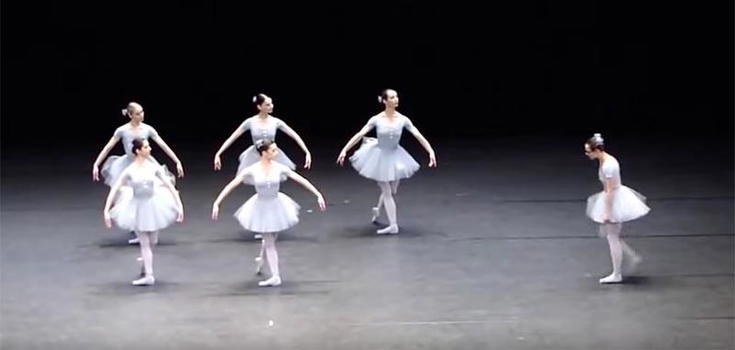 Ecco un balletto di danza classica che ti farà sorridere. Geniale!