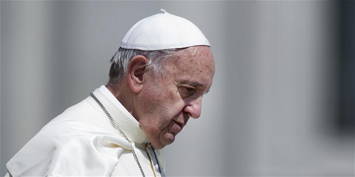 Papa Francesco prega per i bimbi malati della ‘Terra dei Fuochi’