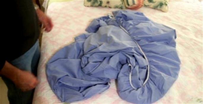 Piegare le lenzuola con gli angoli è un’impresa impossibile? Non con questa tecnica!