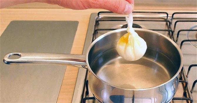 Preparare un uovo in camicia è impossibile? Ecco la tecnica che ti aiuterà!