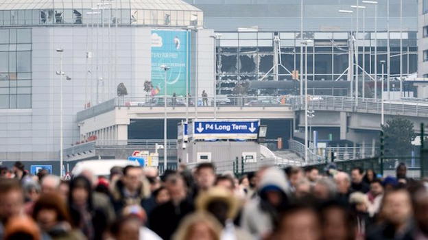 Tutte le peggiori bufale diffuse in Rete sugli attentati di Bruxelles