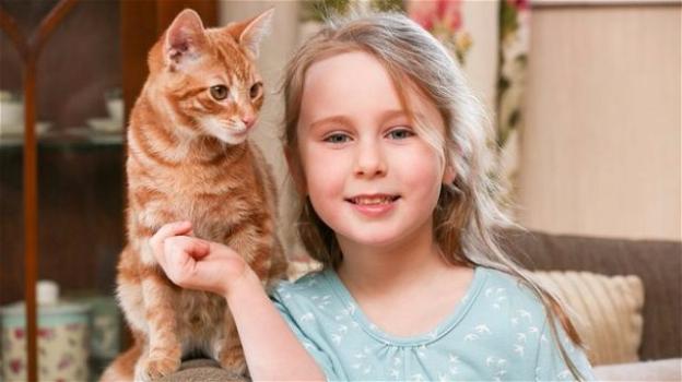 Bambina inglese chiede alla polizia di assumere un gatto