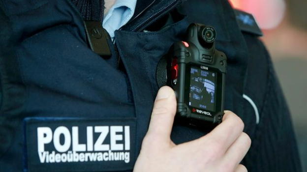 Germania, allarme bomba in un cassonetto. Ma dentro c’era solo un vibratore